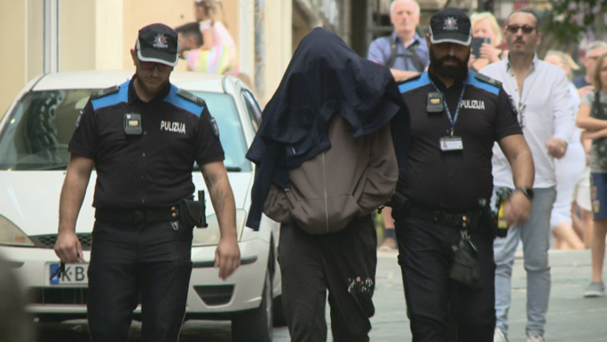 Teenager admits to reckless driving without a licence after police chase through residential area