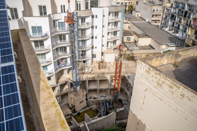 WATCH | Authorities dismantle abandoned tower crane structure in St Paul’s Bay
