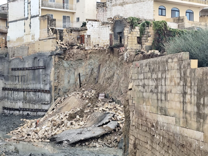 No one injured in Victoria building collapse