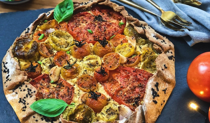 Artisanal tomato pie with a tofu cream filling