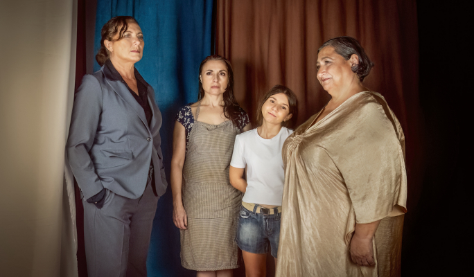 A bilingual story of a modern woman in a historic land