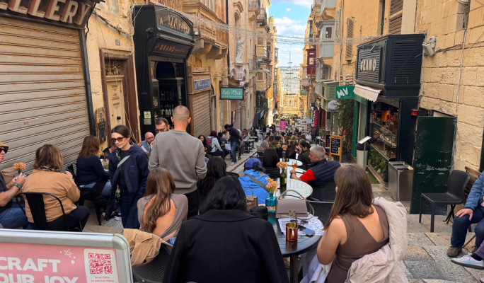 A bazaar for a capital city