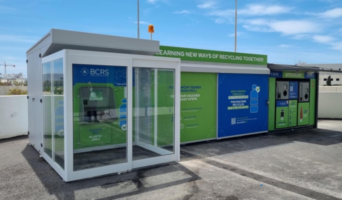 Jumbo-sized BCRS machine allows deposit of all plastic bottles at once