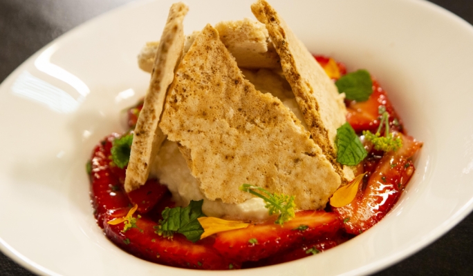 White chocolate Eton mess