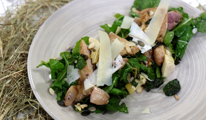 [WATCH] Hay smoked quail on a zingy herb salad
