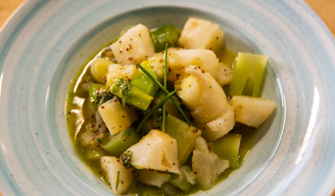 Warm Jerusalem artichoke and leek salad