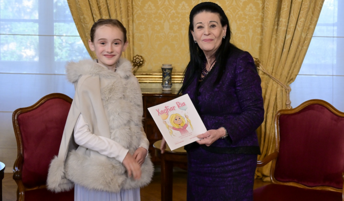 President meets young girl who donated her hair to help sick children