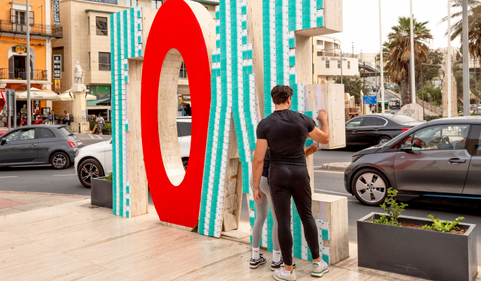 Art installation at Love Monument encourages people to test for HIV - Vimarsana News