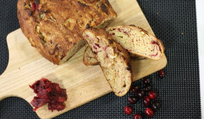 [WATCH] White chocolate and cranberry bread